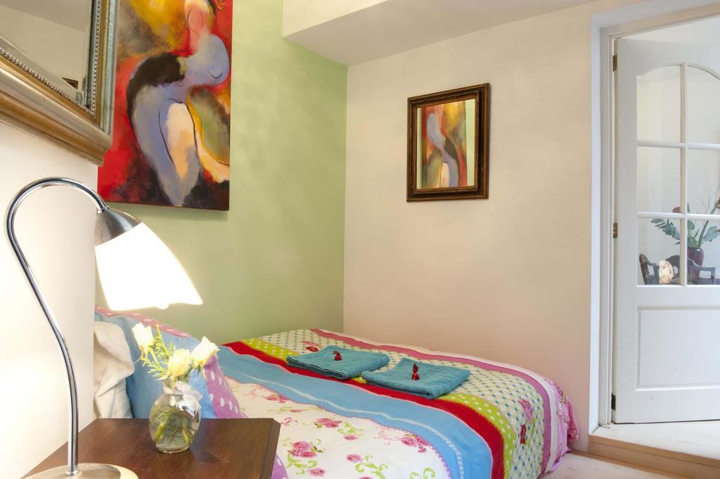 B&B Romantic Rooms Central Haarlem Kamer foto